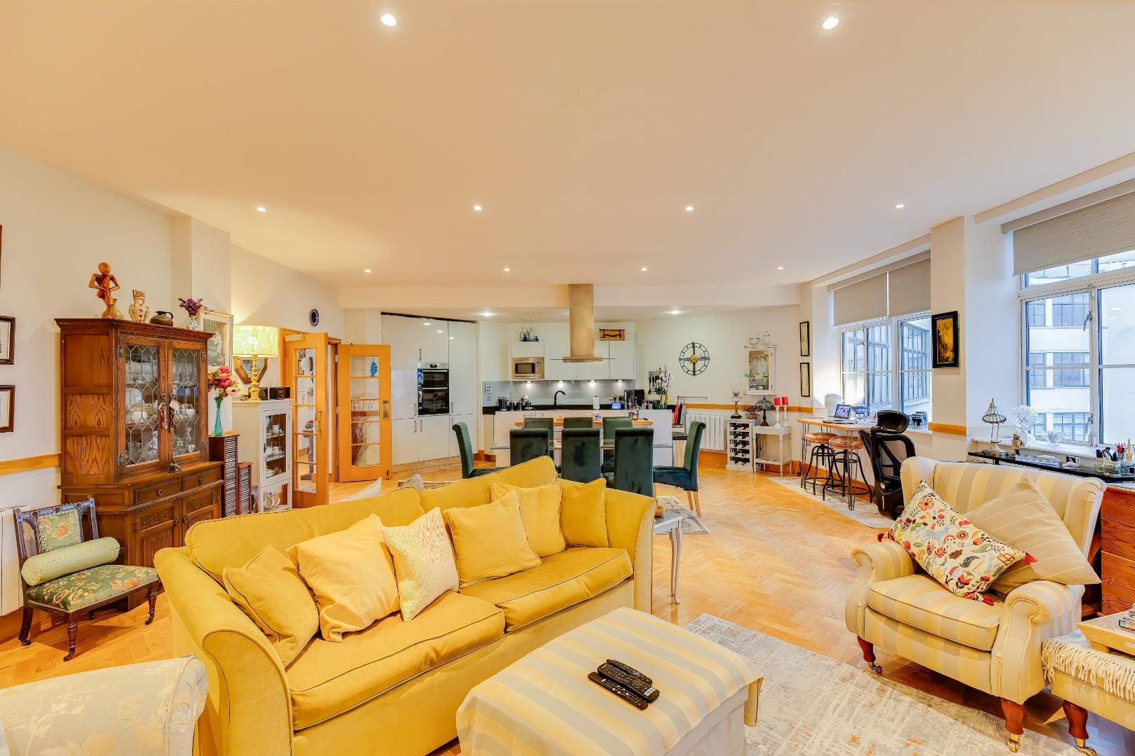 111 Headlands, Hayes Point, Sully, CF64 5QH